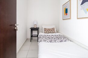 Chic and Stunning 2BR With Dubai Marina Views!