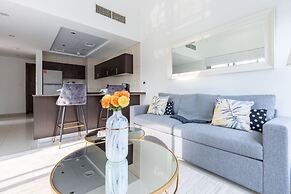 1BR Tranquil Space With Incredible Marina Views!