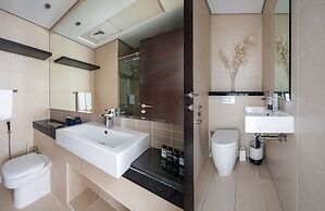 Artistically Decorated 1BR Apartment In Marina