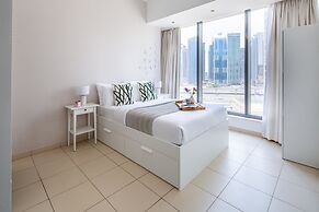 Artistically Decorated 1BR Apartment In Marina