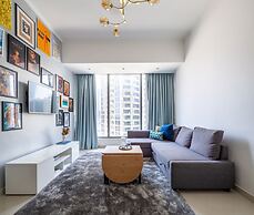 Artistically Decorated 1BR Apartment In Marina