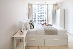 Artistically Decorated 1BR Apartment In Marina