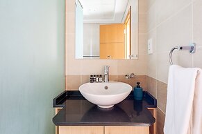 Elegant and Functional 2BR in Marina - Sleeps 5!