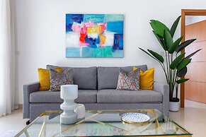 Elegant and Functional 2BR in Marina - Sleeps 5!