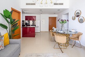 Elegant and Functional 2BR in Marina - Sleeps 5!