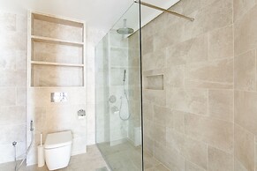 Impressive & Exceptional 2BR Apt in Dubai Marina!