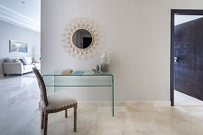 Lavish 3BR With Study in Downtown Dubai