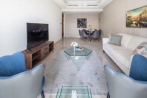 Lavish 3BR With Study in Downtown Dubai