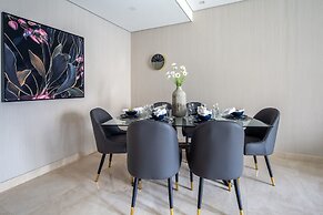 Lavish 3BR With Study in Downtown Dubai