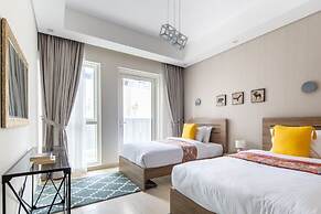 Lavish 3BR With Study in Downtown Dubai