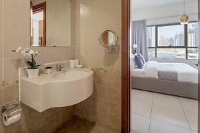 Elegantly Modern 1BR With Lovely Marina Views!