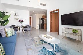 Elegantly Modern 1BR With Lovely Marina Views!