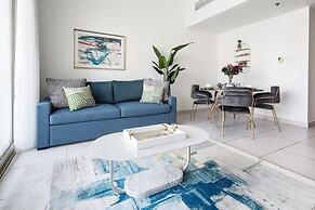 Elegantly Modern 1BR With Lovely Marina Views!