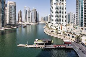 Elegantly Modern 1BR With Lovely Marina Views!