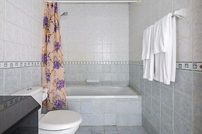 Light and Modern Studio in Jlt! Sleeps 3!