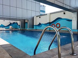 Light and Modern Studio in Jlt! Sleeps 3!