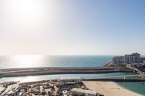 Grand 2BR w/ a Full Sea View & Direct Beach Access