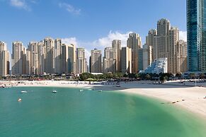 Grand 2BR w/ a Full Sea View & Direct Beach Access
