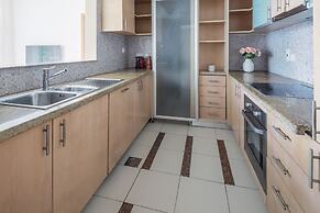 Impressive 1BR w/ Incredible Marina Views!