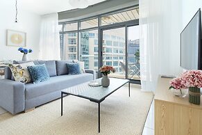 Impressive 1BR w/ Incredible Marina Views!