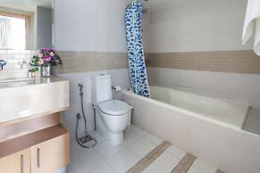 Impressive 1BR w/ Incredible Marina Views!