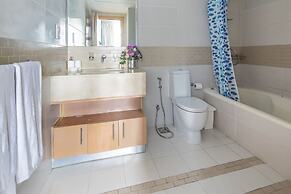 Impressive 1BR w/ Incredible Marina Views!