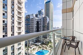 Luxuriously Elegant 2BR Apartment in Downtown Dubai