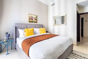Luxuriously Elegant 2BR Apartment in Downtown Dubai