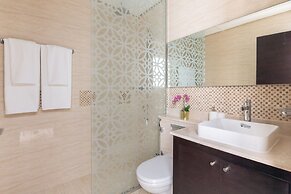 Luxuriously Elegant 2BR Apartment in Downtown Dubai