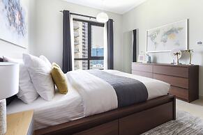 Light + Beautiful 1BR in Amazing Downtown Dubai!