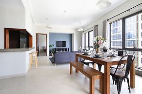 Light + Beautiful 1BR in Amazing Downtown Dubai!