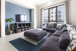Light + Beautiful 1BR in Amazing Downtown Dubai!