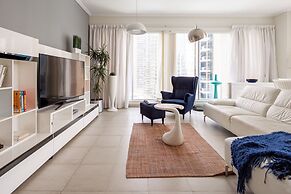 Elegant 2BR With Magnificent Marina Views!