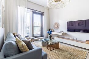 Modern & Classy 1BR Overlooking Marina!