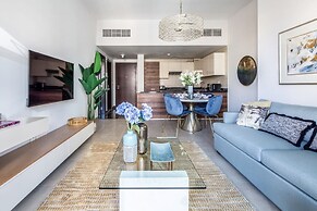 Modern & Classy 1BR Overlooking Marina!