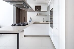 Mesmerizing Upscale 1BR Apartment in Soho Palm Jumeirah