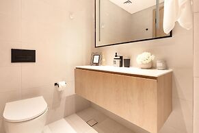 Modern & Adorable Studio w/ Spectacular Burj Khalifa Views!