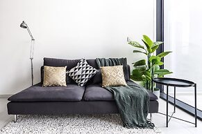 Modern & Adorable Studio w/ Spectacular Burj Khalifa Views!