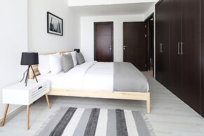 Modern + Light 2BR in Dubai Marina w/ Sea Views!