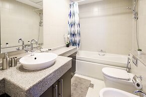 Modern + Light 2BR in Dubai Marina w/ Sea Views!