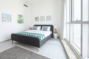 Modern + Light 2BR in Dubai Marina w/ Sea Views!