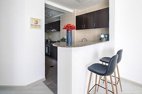Modern + Light 2BR in Dubai Marina w/ Sea Views!