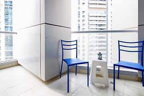 Modern + Light 2BR in Dubai Marina w/ Sea Views!