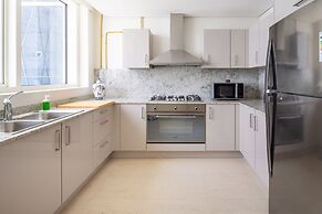Opulent 2BR With Study In Downtown Dubai
