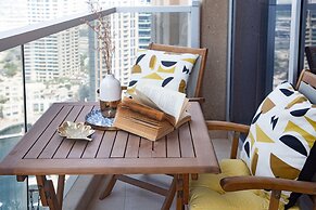 Magnificent Marina Views in This Elegant 3br!