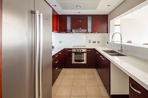 Magnificent Marina Views in This Elegant 3br!