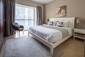 Magnificent Marina Views in This Elegant 3br!