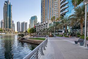 Magnificent Marina Views in This Elegant 3br!