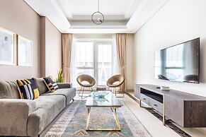 Plush 3BR w/ Study in Prime District - Downtown Dubai!