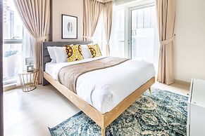 Plush 3BR w/ Study in Prime District - Downtown Dubai!